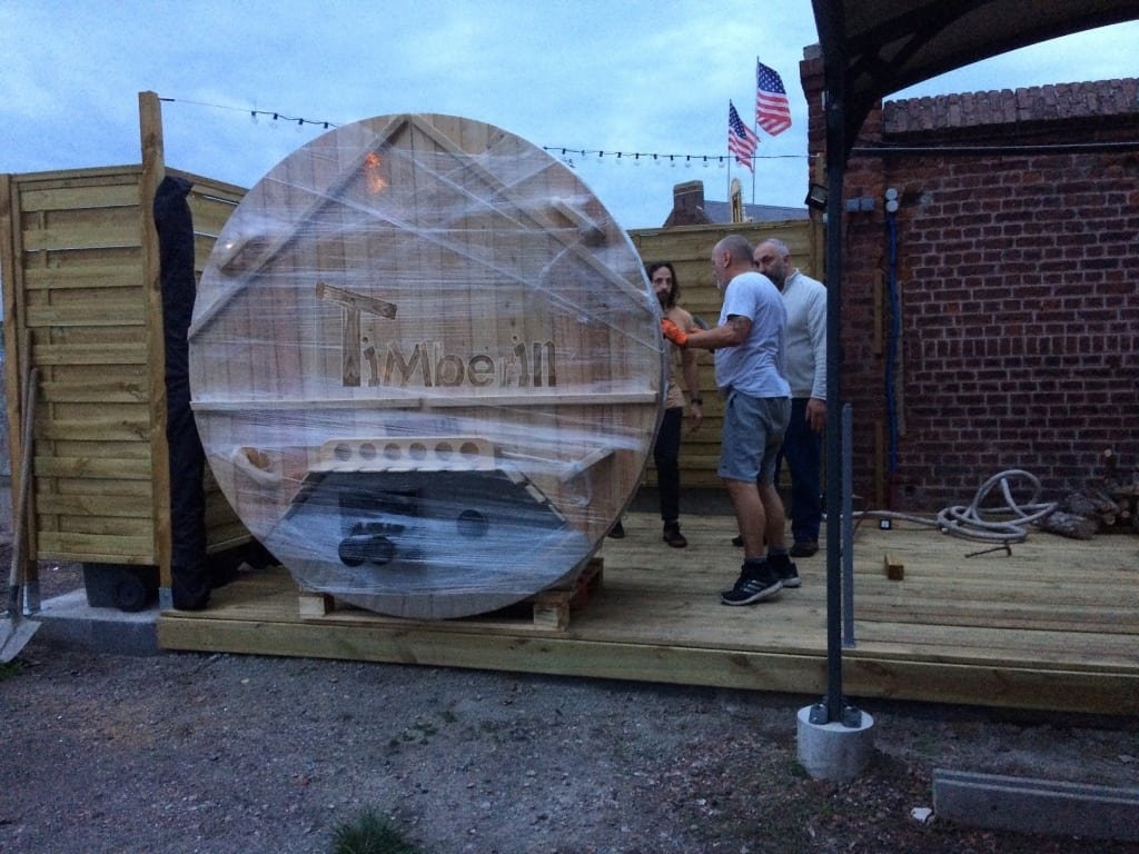 Schlüsselfaktoren Für Den Kauf Einer Whirlpool Aus Holz Oder Aussensauna Online 2 Hot tub with a polypropylen insert